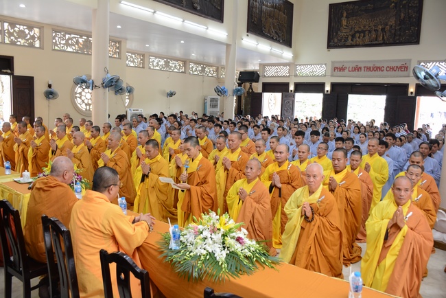 Phái đoàn BTS GHPGVN TP.HCM thăm Trường hạ Hoằng Pháp