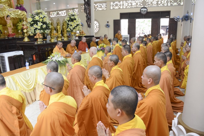 Phái đoàn BTS GHPGVN TP.HCM thăm Trường hạ Hoằng Pháp