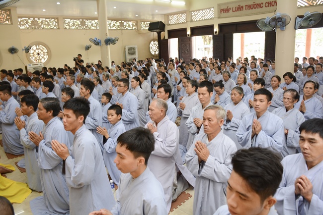 Phái đoàn BTS GHPGVN TP.HCM thăm Trường hạ Hoằng Pháp