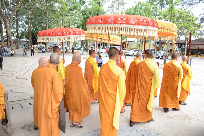 Phái đoàn BTS GHPGVN TP.HCM thăm Trường hạ Hoằng Pháp