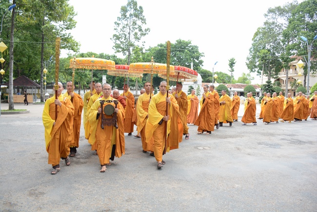 Phái đoàn BTS GHPGVN TP.HCM thăm Trường hạ Hoằng Pháp