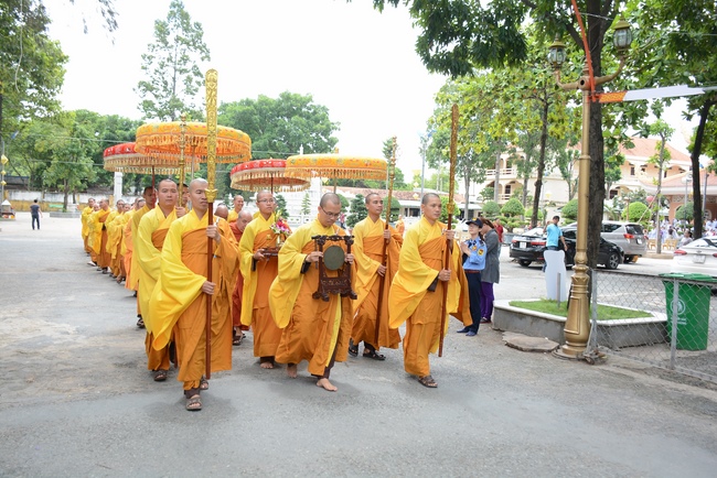 Phái đoàn BTS GHPGVN TP.HCM thăm Trường hạ Hoằng Pháp