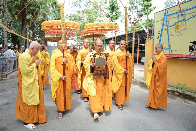 Phái đoàn BTS GHPGVN TP.HCM thăm Trường hạ Hoằng Pháp