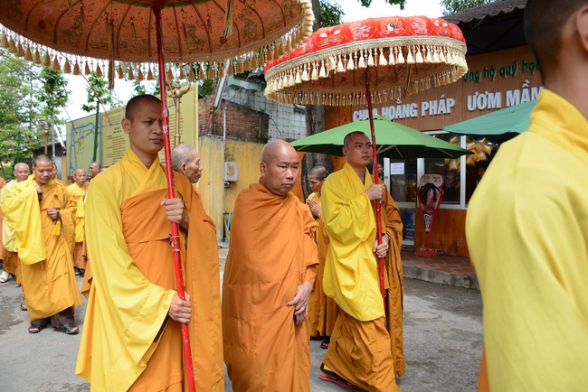 Phái đoàn BTS GHPGVN TP.HCM thăm Trường hạ Hoằng Pháp