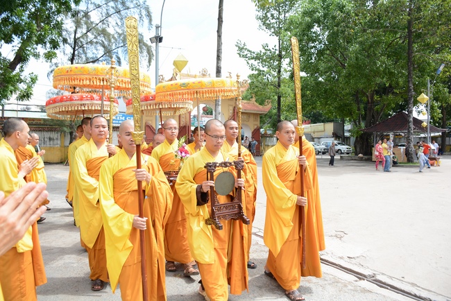 Phái đoàn BTS GHPGVN TP.HCM thăm Trường hạ Hoằng Pháp