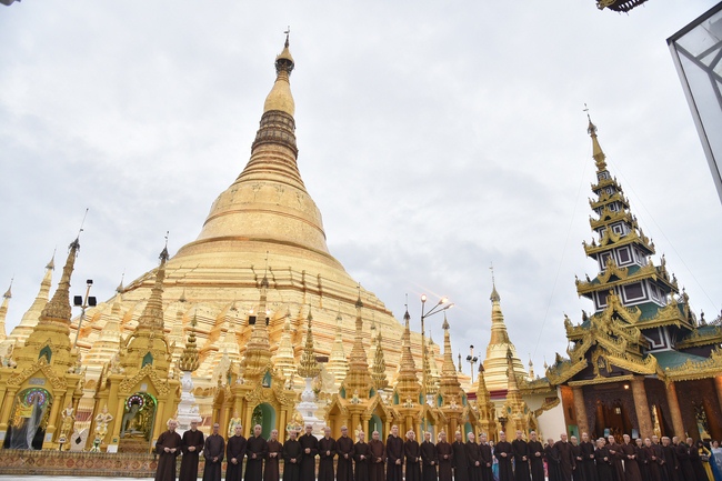The Trip to Myanmar _ the Land of Golden Temples