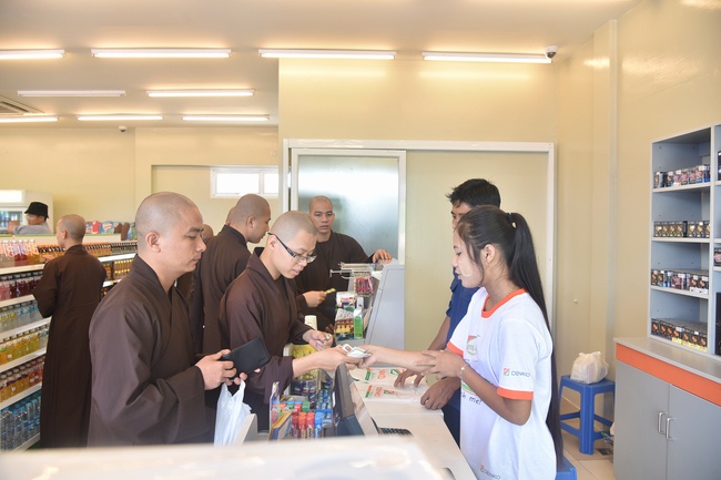 Chiêm bái chùa Hòn Đá Vàng và chùa Phật Tứ Diện - TP. BaGo