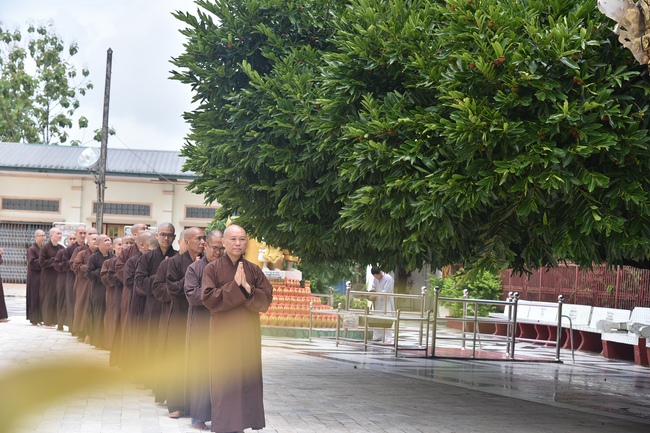 Chiêm bái chùa Hòn Đá Vàng và chùa Phật Tứ Diện - TP. BaGo