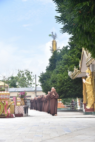 Chiêm bái chùa Hòn Đá Vàng và chùa Phật Tứ Diện - TP. BaGo