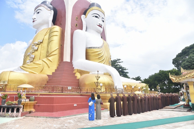 Chiêm bái chùa Hòn Đá Vàng và chùa Phật Tứ Diện - TP. BaGo