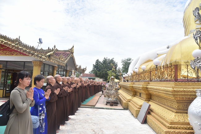 Chiêm bái chùa Hòn Đá Vàng và chùa Phật Tứ Diện - TP. BaGo
