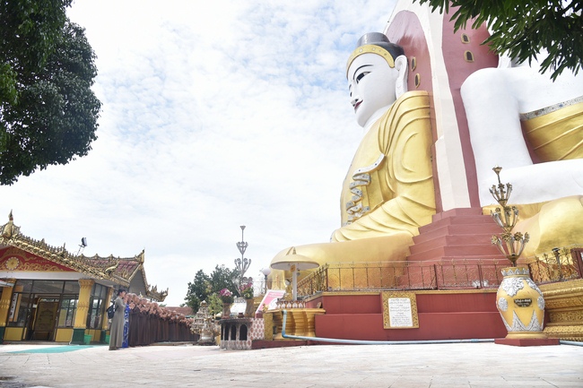 Chiêm bái chùa Hòn Đá Vàng và chùa Phật Tứ Diện - TP. BaGo