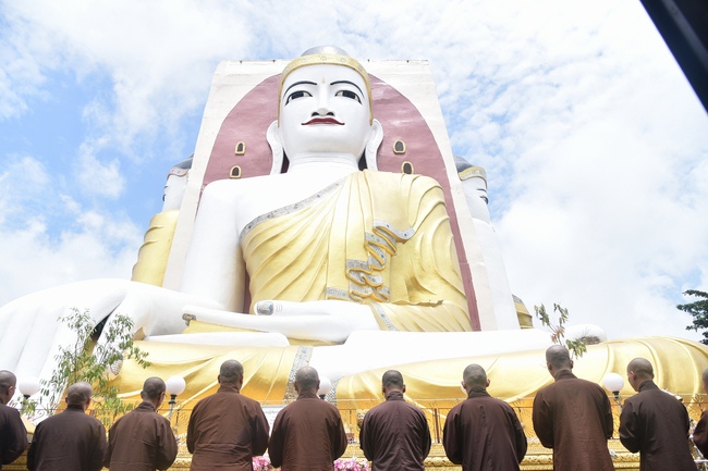 Chiêm bái chùa Hòn Đá Vàng và chùa Phật Tứ Diện - TP. BaGo