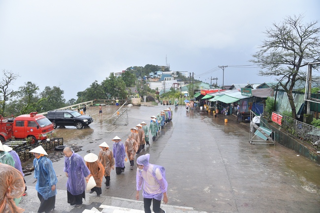 Chiêm bái chùa Hòn Đá Vàng và chùa Phật Tứ Diện - TP. BaGo