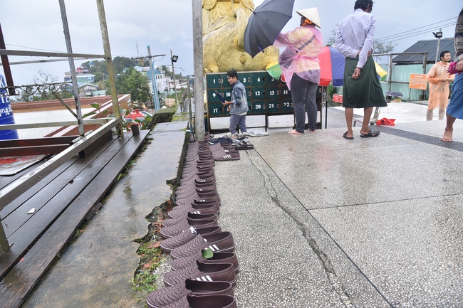 Chiêm bái chùa Hòn Đá Vàng và chùa Phật Tứ Diện - TP. BaGo