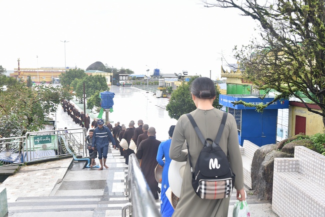 Chiêm bái chùa Hòn Đá Vàng và chùa Phật Tứ Diện - TP. BaGo