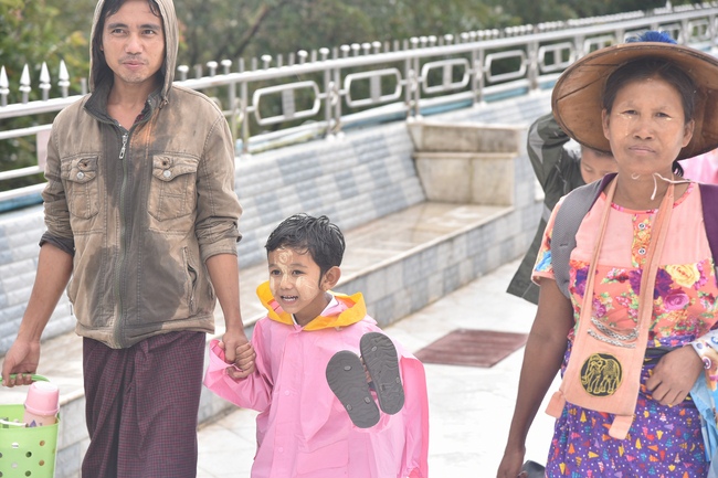 Chiêm bái chùa Hòn Đá Vàng và chùa Phật Tứ Diện - TP. BaGo