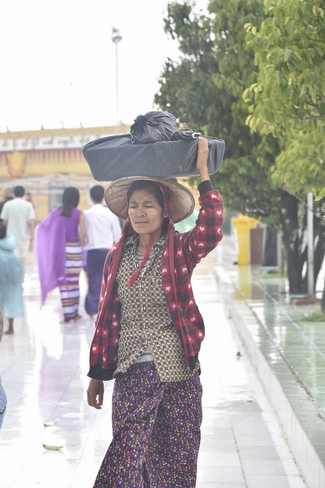 Chiêm bái chùa Hòn Đá Vàng và chùa Phật Tứ Diện - TP. BaGo