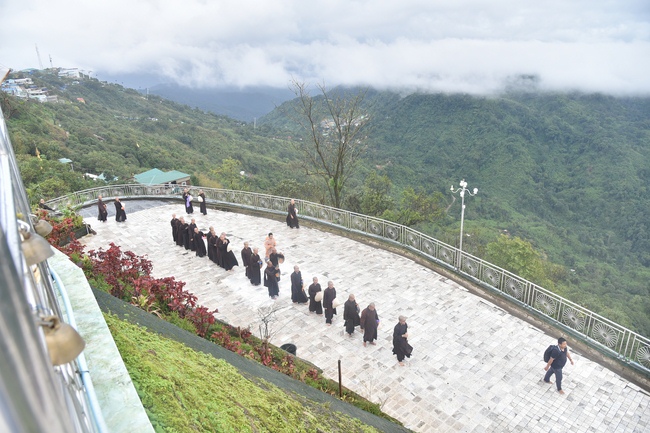 Chiêm bái chùa Hòn Đá Vàng và chùa Phật Tứ Diện - TP. BaGo