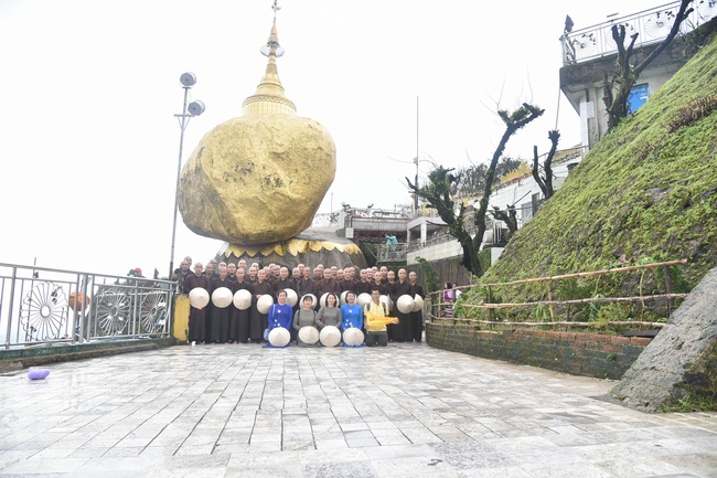 Chiêm bái chùa Hòn Đá Vàng và chùa Phật Tứ Diện - TP. BaGo