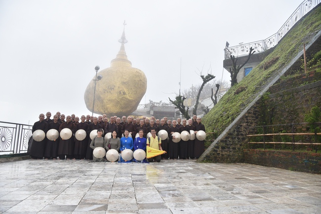 Chiêm bái chùa Hòn Đá Vàng và chùa Phật Tứ Diện - TP. BaGo