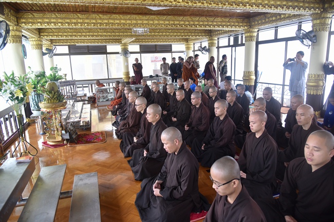 Chiêm bái chùa Hòn Đá Vàng và chùa Phật Tứ Diện - TP. BaGo