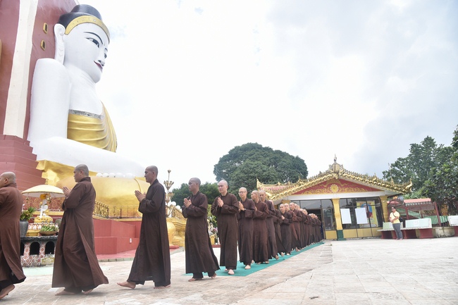 Chiêm bái chùa Hòn Đá Vàng và chùa Phật Tứ Diện - TP. BaGo