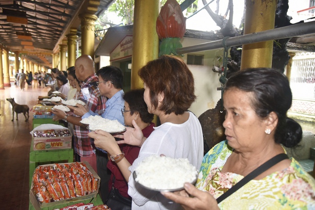 Visiting Kyaikawine Monastery and some Buddhist Holy Places in Bago City