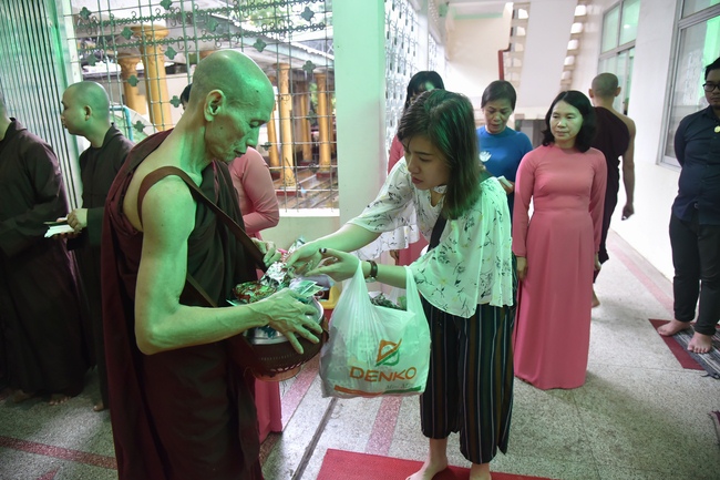 Visiting Kyaikawine Monastery and some Buddhist Holy Places in Bago City