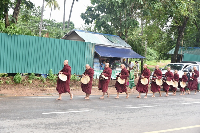 Visiting Kyaikawine Monastery and some Buddhist Holy Places in Bago City