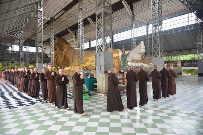 Visiting Kyaikawine Monastery and some Buddhist Holy Places in Bago City