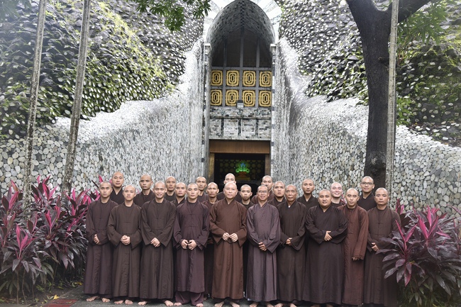 Visiting Kyaikawine Monastery and some Buddhist Holy Places in Bago City