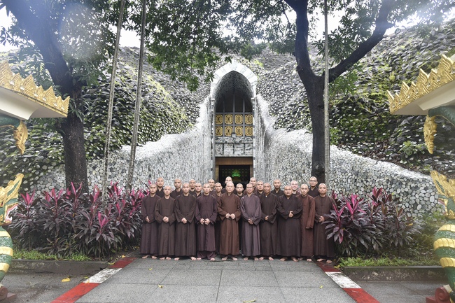 Visiting Kyaikawine Monastery and some Buddhist Holy Places in Bago City