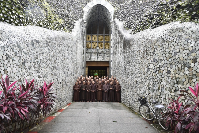 Visiting Kyaikawine Monastery and some Buddhist Holy Places in Bago City