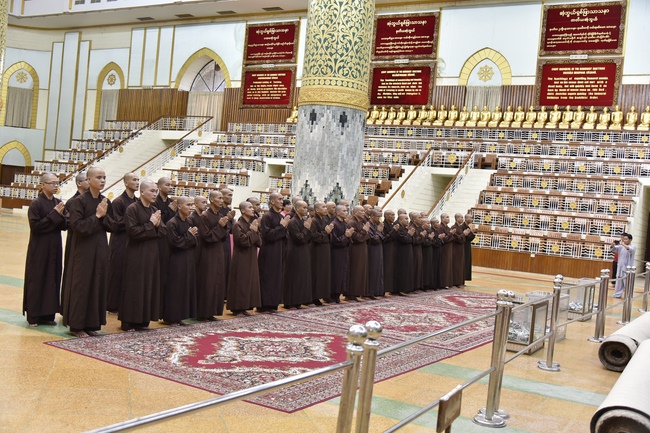 Visiting Kyaikawine Monastery and some Buddhist Holy Places in Bago City