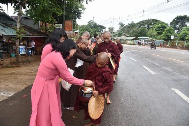 Visiting Kyaikawine Monastery and some Buddhist Holy Places in Bago City