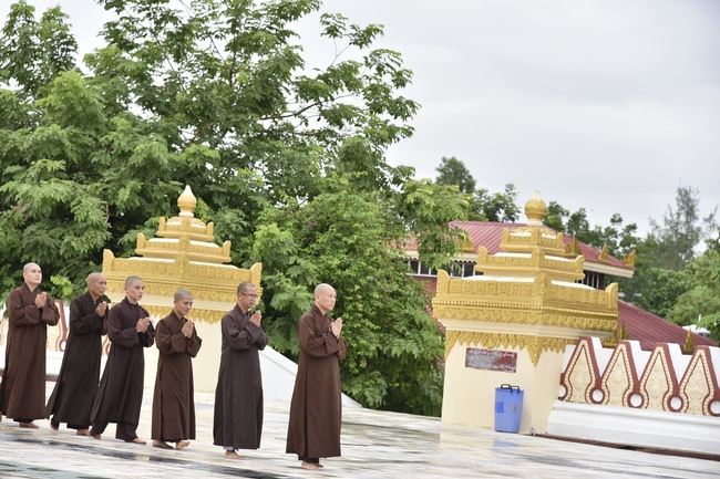 Visiting Kyaikawine Monastery and some Buddhist Holy Places in Bago City