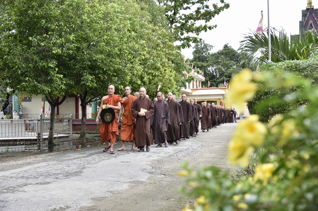 Visiting Mahasi Sasana Yeiktha Monastery and Dai Phuoc Temple in Myanmar