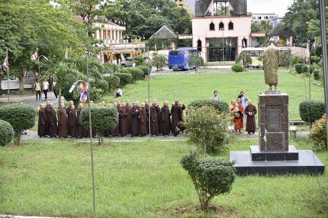 Visiting Mahasi Sasana Yeiktha Monastery and Dai Phuoc Temple in Myanmar