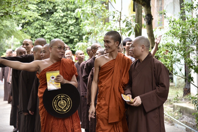 Visiting Mahasi Sasana Yeiktha Monastery and Dai Phuoc Temple in Myanmar