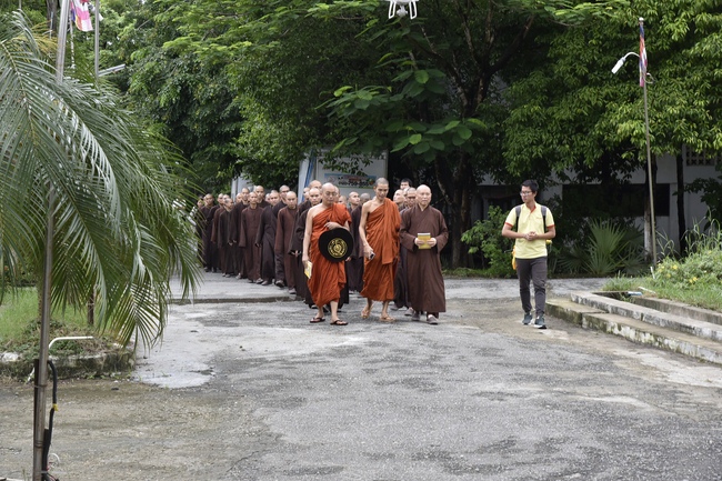 Visiting Mahasi Sasana Yeiktha Monastery and Dai Phuoc Temple in Myanmar