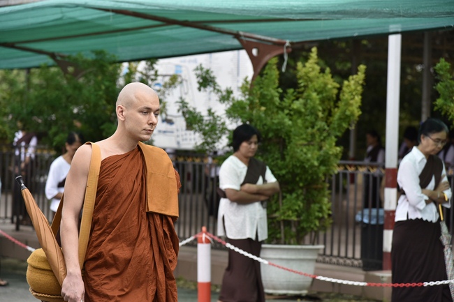 Visiting Mahasi Sasana Yeiktha Monastery and Dai Phuoc Temple in Myanmar