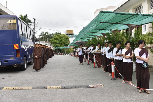 Visiting Mahasi Sasana Yeiktha Monastery and Dai Phuoc Temple in Myanmar