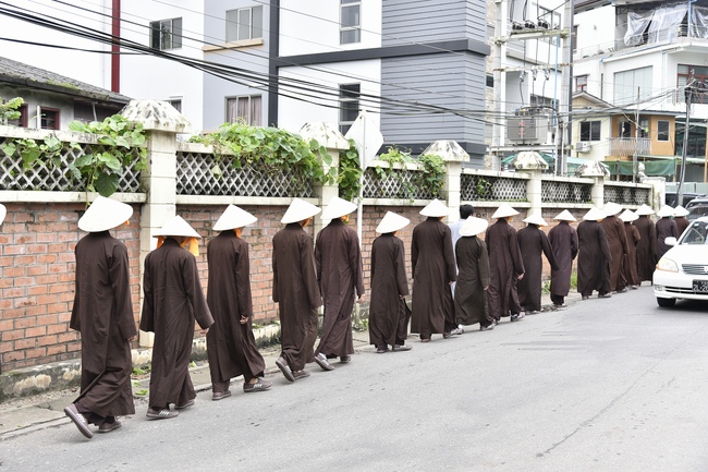Visiting Mahasi Sasana Yeiktha Monastery and Dai Phuoc Temple in Myanmar