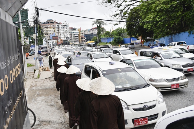Visiting Mahasi Sasana Yeiktha Monastery and Dai Phuoc Temple in Myanmar