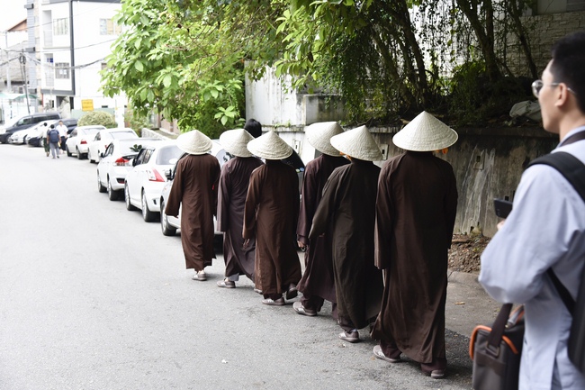 Visiting Mahasi Sasana Yeiktha Monastery and Dai Phuoc Temple in Myanmar