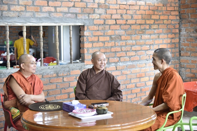 Visiting Mahasi Sasana Yeiktha Monastery and Dai Phuoc Temple in Myanmar