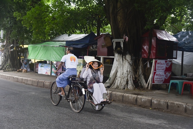 Thăm tu viện Paramitone wine - Yangon