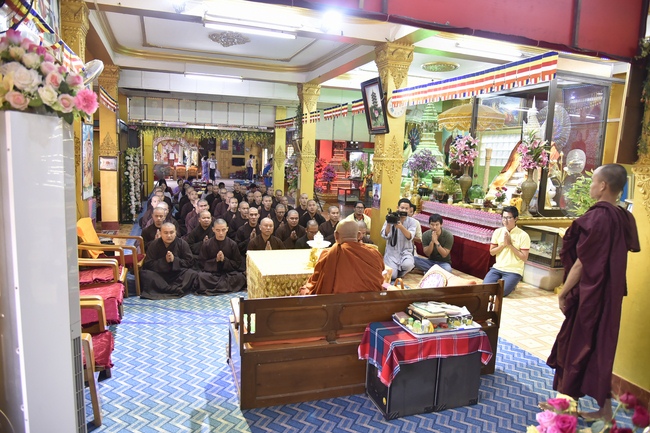 Thăm tu viện Paramitone wine - Yangon