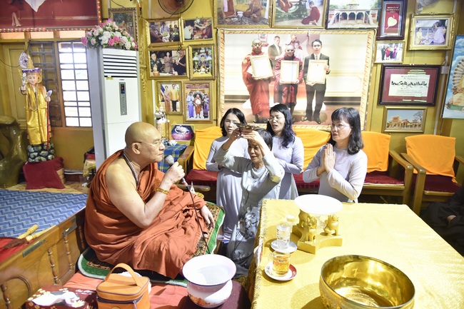 Thăm tu viện Paramitone wine - Yangon